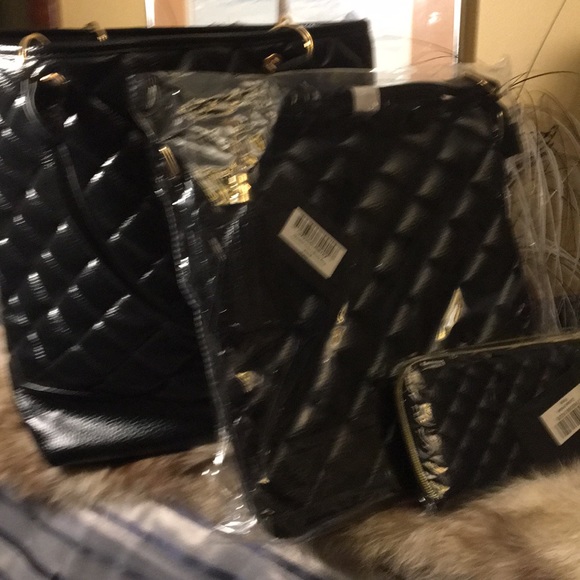 Luna tote, bodybag, wallet Handbags - 2 Bags 1 tote bag 1 crossbody bag 1 wallet